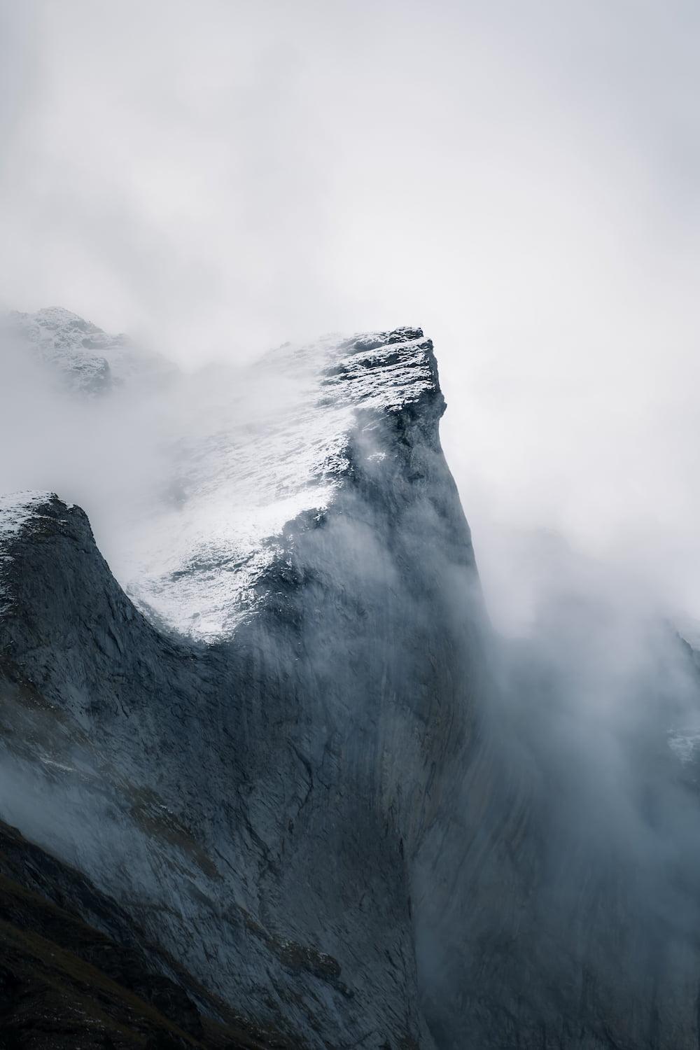 nebeliger Berg